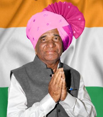 <p>जिल्हा परिषदेचे माजी अध्यक्ष नानासाहेब गाठ यांचे निधन</p>
