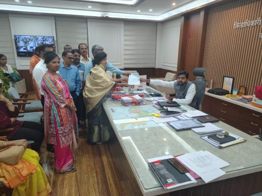 <p>जादूटोणाविरोधी कायदा जनजागृती प्रचार प्रसार समितीत अंनिसच्या कार्यकर्त्यांच्या समावेशाची मागणी</p>
