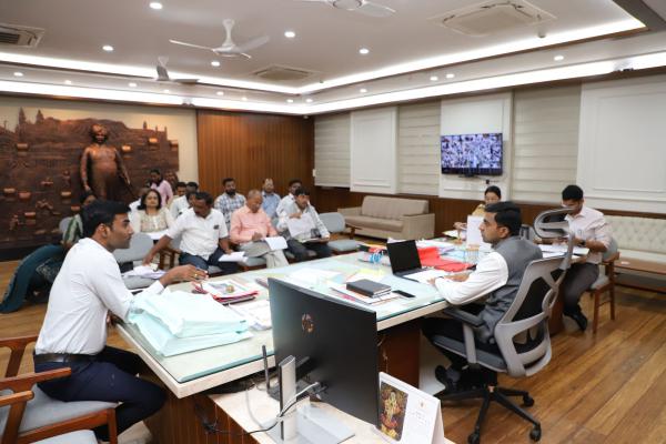 <p>मुदतीत दोषारोपपत्र दाखल करावे &ndash; जिल्हाधिकारी अमोल येडगे</p>
