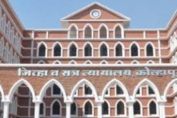 <p><strong>घटस्फोटाच्या</strong>&nbsp;<strong>खटल्यातील</strong>&nbsp;<strong>महिलेला</strong>&nbsp;<strong>जातीवाचक</strong>&nbsp;<strong>शिवीगाळ</strong>&nbsp;<strong>व</strong>&nbsp;<strong>मारहाण केल्याचा आरोप</strong><strong>;&nbsp;</strong><strong>कोल्हापुरात</strong>&nbsp;<strong>१५</strong>&nbsp;<strong>वकिलांवर</strong>&nbsp;<strong>गुन्हा</strong></p>
