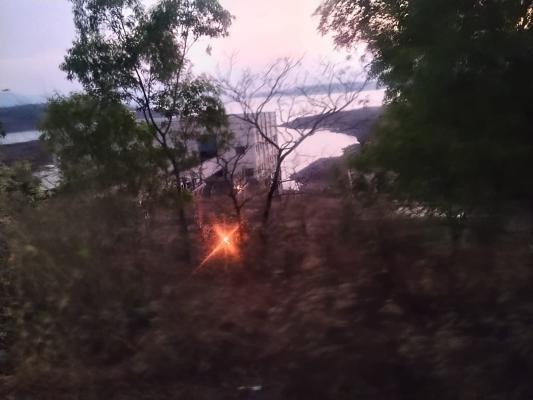 <p>वादळी वाऱ्यामुळे मुख्य वीज वाहिनी बाधित; काळम्मावाडी योजनेचा पाणीपुरवठा तात्पुरता विस्कळीत&nbsp;</p>
