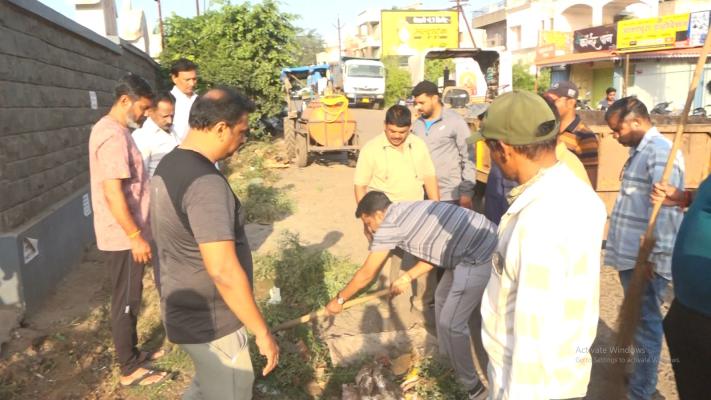 <p>आ. सतेज पाटील यांच्या वाढदिवसा निमित्त उपनगर वाढदिवस गौरव समितीच्या वतीनं स्वच्छता मोहिम</p>
