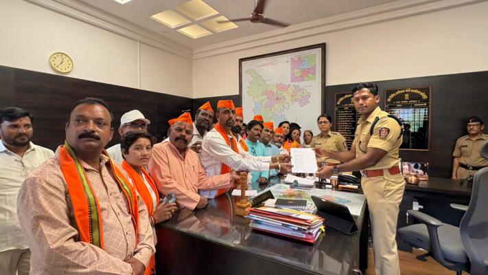 <p>'शिवाजी कोण होता?&rsquo; या पुस्तकावर बंदी घालण्याची मागणी</p>
