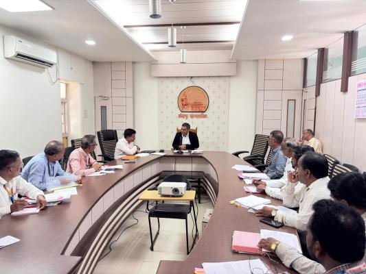<p>थकबाकी असलेल्या गाळ्यांना ३१ मेपर्यंत अंतिम मुदत; अन्यथा १ जूनपासून गाळे सील : आयुक्त डॉ. राजेंद्र भारुड</p>

