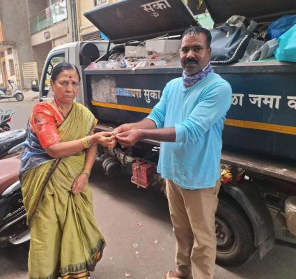 <p>महापालिका आरोग्य कर्मचाऱ्याचा प्रामाणिकपणा</p>
