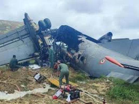 <p>जोरहाट एअरबेसवर IAF चे AN-32 विमान कोसळले; पाच जवान शहीद, सहवैमानिक गंभीर जखमी</p>
