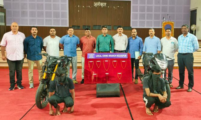 <p>दोघा आंतरराज्य चेन स्नॅचरना अटक... ; पंधरा लाखांचा मुद्देमाल जप्त</p>

