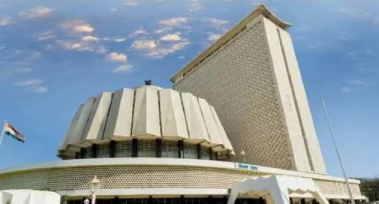 <p>मुसळधार पावसाचा फटका पावसाळी अधिवेशनाला... आजचे अधिवेशन स्थगित</p>
