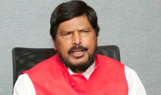 <p>‘...आपल्याला भीक मागावी लागते’ </p>
