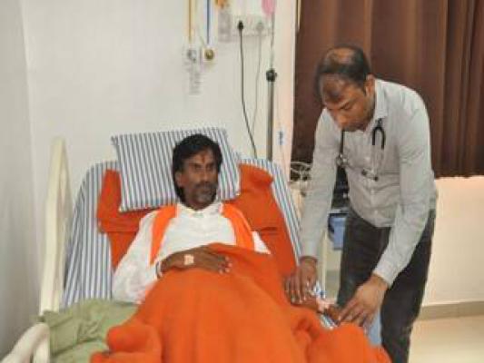 <p>मराठा आंदोलक मनोज जरांगे दवाखान्यात दाखल...</p>
