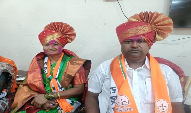 <p>पन्हाळा पंचायत समितीच्या सभापतीपदी रविंद्र पाटील तर उपसभापतीपदी भारती पाटील यांची बिनविरोध निवड</p>
