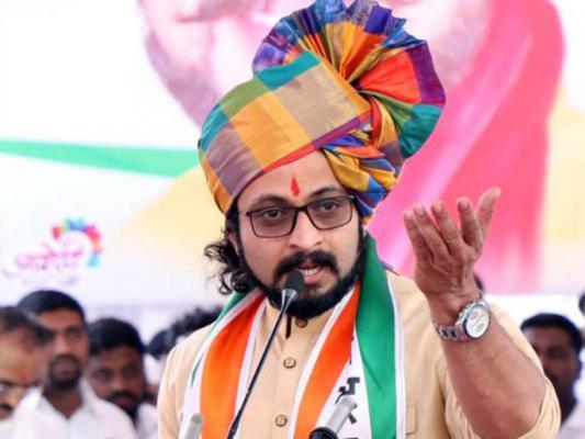 <p>अर्धवट माहितीच्या आधारे कोणी महाराज शिकवण्याचा प्रयत्न करू नये : खा. डॉ. अमोल कोल्हेंचा संताप</p>
