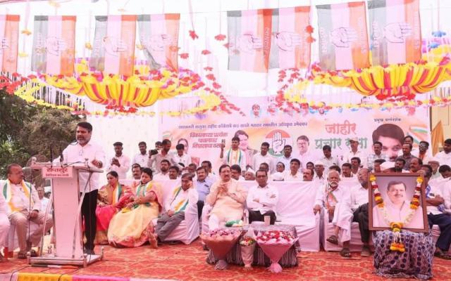<p>जनतेच्या आशिर्वादाने अन् साथीने जिल्हा परिषदेचा अध्यक्ष काँग्रेसचाच..!&nbsp;</p>
