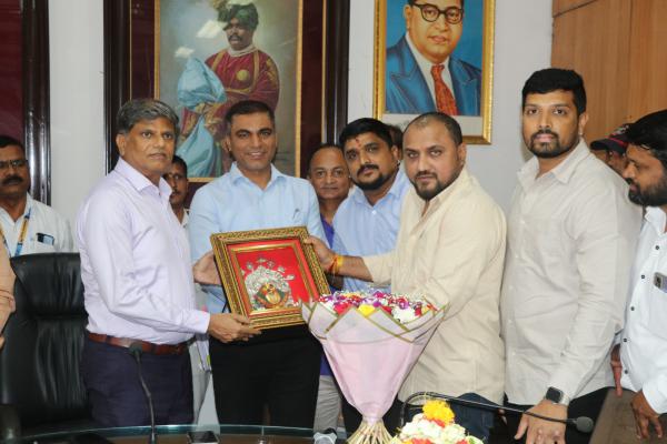 <p>केएमटीतील रोजंदारी आणि अनुकंपा कर्मचाऱ्यांना कायम सेवेत घ्या : सभापती सत्यजित जाधवांची मागणी</p>
