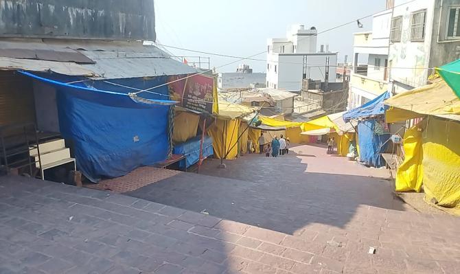 <p>जोतिबा डोंगरावर कडकडीत बंद..१७ भाविक&nbsp;अन्&nbsp;१७ पुजाऱ्यांवर गुन्हा दाखल&nbsp;</p>
