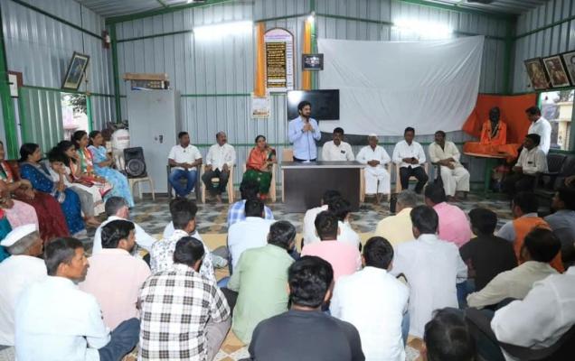 <p>दिंडनेर्लीत ऋतुराज पाटील यांच्या प्रचार दौऱ्यात लोकांचा उत्स्फूर्त सहभाग...&nbsp;</p>
