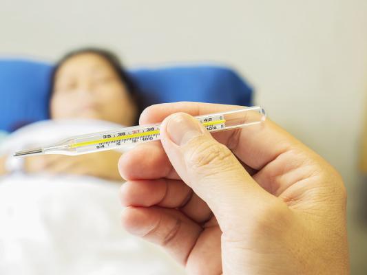 <p>कुंभारवाडीतील टायफॉइड रुग्ण संख्या आटोक्यात...</p>
