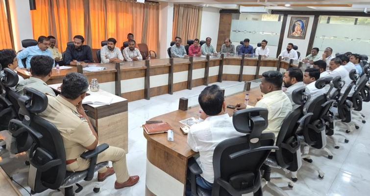 <p>कागल शहरातून जाणाऱ्या राज्य मार्गाबाबत बैठक संपन्न...</p>
