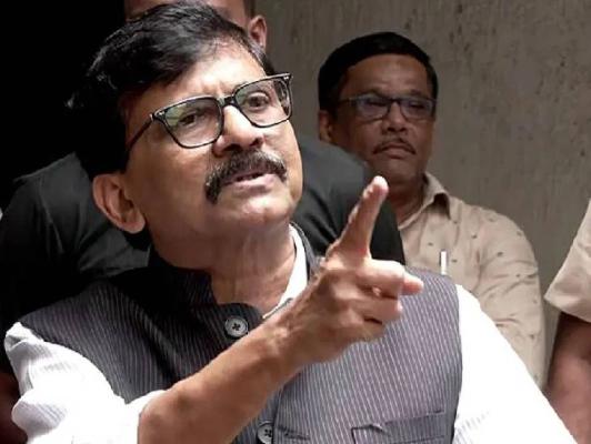 <p>पाकिस्तानसोबत क्रिकेट कसे खेळता ? : खा.संजय राऊत यांचा सवाल&nbsp;</p>
