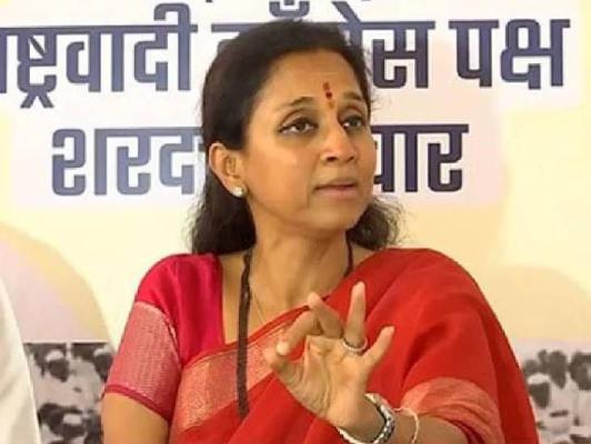 <p>केंद्राने इंडिगोवर अॅक्शन घेतली पाहिजे...</p>
