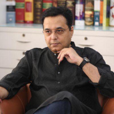 <p>खळबळजनक&nbsp; : राजकीय विश्लेषक राजू परुळेकर यांना जीवे मारण्याची धमकी&nbsp;</p>
