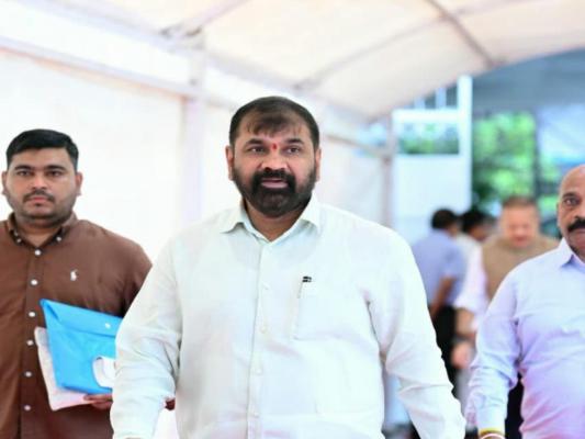 <p>विधान परिषदेच्या उपसभापती पदी सचिन अहिर यांची एकमताने निवड&nbsp;</p>
