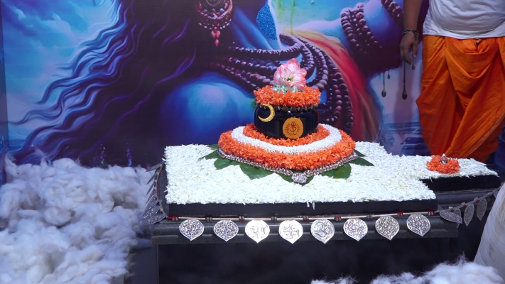 <p>"हर हर महादेव" च्या गजरात कोल्हापूर शहरात महाशिवरात्री उत्साहात साजरी</p>
