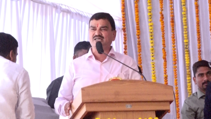 <p>विद्यार्थ्यांनी नवीन संकल्पना राबवून कृषी क्षेत्राला नवी दिशा द्यावी : कृषीमंत्री दत्तात्रय भरणे</p>
