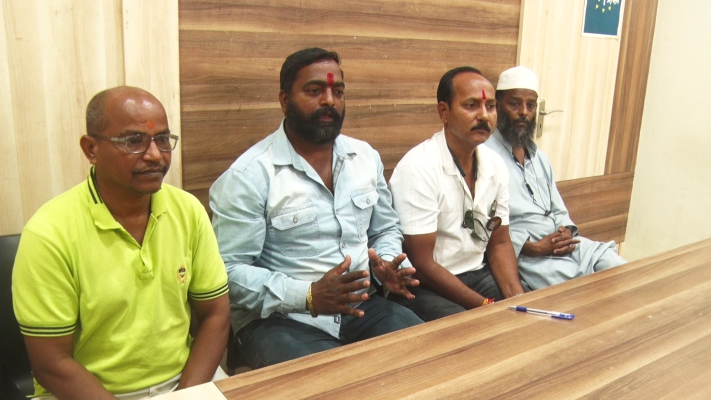 <p>"त्या" गुंडप्रवृतीच्या रिक्षा चालकावर कारवाई करा : महाराष्ट्र रिक्षा चालक सेना</p>
