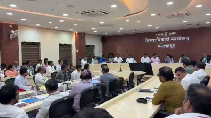 <p>कोल्हापूर शहरातील विकास कामांना गती द्या : पालकमंत्र्यांचे महापालिका प्रशासनाला निर्देंश</p>
