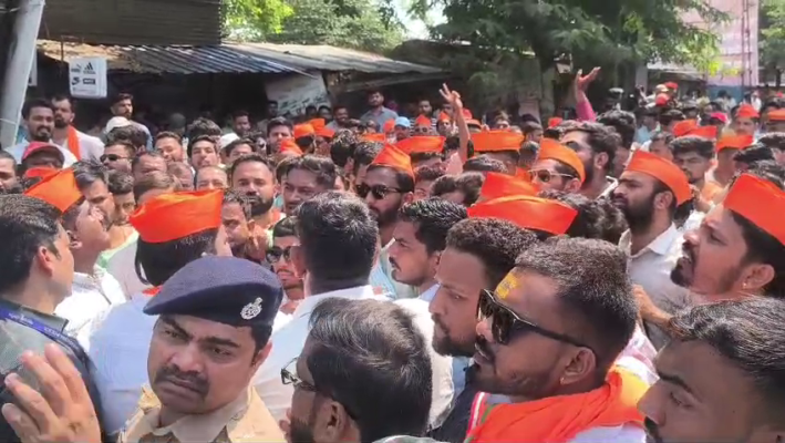 <p>पुलाची शिरोलीत परतवाड्याची पुनरावृत्ती...संशयितांच्या घरावर बुलडोझर फिरवा...संतप्त ग्रामस्थांची मागणी</p>
