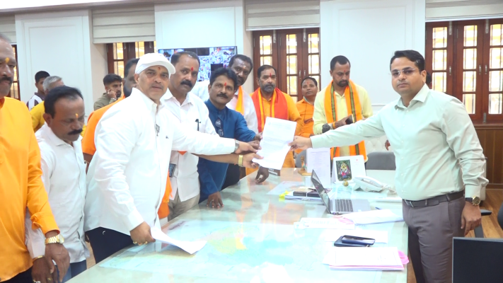 <p>प्रस्तावित महाराष्ट्र देवस्थान इनाम निर्मूलन कायदा रद्द करण्याची महाराष्ट्र मंदीर महासंघाची मागणी</p>
