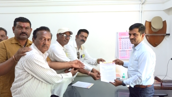 <p>बेवारस वाहनांचा लिलाव केल्याच्या प्रकरणाची स्वतंत्र चौकशी करा : महाराष्ट्र क्रांती सेनेची मागणी</p>
