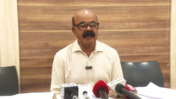 <p>कोल्हापुरातील &lsquo;या&rsquo; जमिनीवर करवीर निवासिनी श्री अंबाबाईच्या भक्तांसाठी सुविधा उभारा : प्रजासत्ताक संघटनेची मागणी</p>
