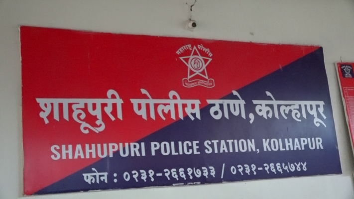 <p>शाहूपुरी पोलिसांचे कोंबिंग ऑपरेशन... तलवार घेऊन फिरणाऱ्याला अटक</p>
