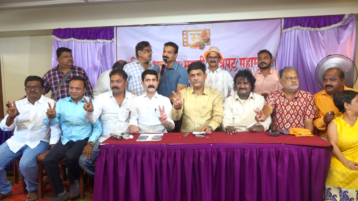 <p>अ .भा . मराठी चित्रपट महामंडळाच्या अध्यक्षपदी मेघराज राजेभोसले यांची तर उपाध्यक्षपदी यमकर आणि आनंद शिंदे यांची निवड</p>
