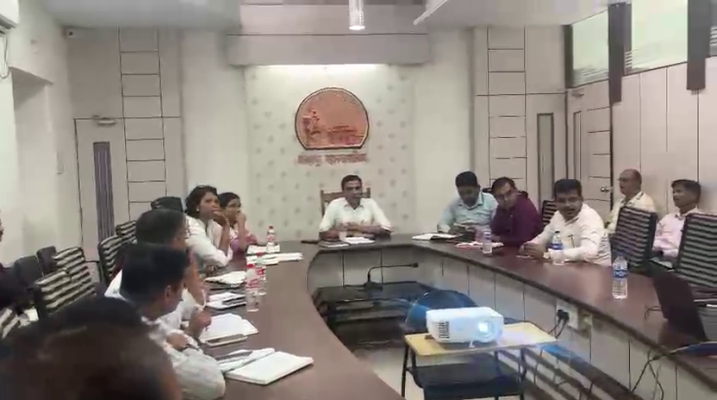 <p>शहरातील अतिक्रमणांवर कठोर कारवाई करा : आयुक्त डॉ. राजेंद्र भारुड</p>
