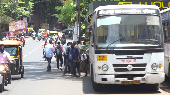 <p>ते आले लोकांना त्रास देऊन गेले...</p>
