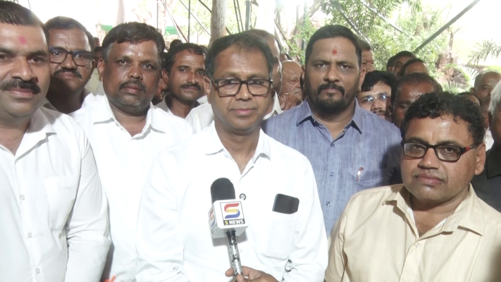 <p>भाजपने सहकार क्षेत्रात पक्षीय राजकारण आणू नये : माजी आमदार सत्यजित पाटील-सरूडकर</p>
