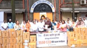 डॉ. डी. वाय. पाटील ग्रुपच्यावतीने कोल्हापूर महापालिकेला १ हजार ५५० पथदिवे प्रदान