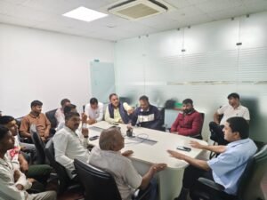 भूमिपुत्र कामगारांच्या हक्कासाठी चंदगड मध्ये शिवसेनेचे गेट बंद आंदोलन
