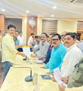 नगर रचना नियमावली संदर्भातील बांधकाम परवानगी, रेखांकन मंजुरीबाबत पालकमंत्र्यांसोबत सकारात्मक चर्चा संपन्न