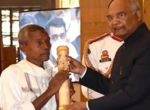 केंद्रीय निवडणूक आयोगाचा अजब कारभार ; पद्मश्री पुरस्कर्त्यालाच पाठवली एसआयआरची नोटीस