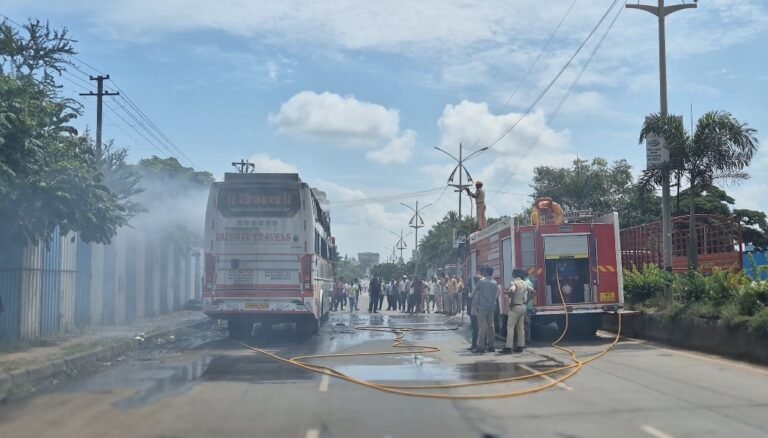 कोल्हापुरात खासगी आराम बसला आग…