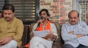 सरकारच्या ‘या’ आश्वासनानंतर तब्बल दीड तासांनी मनोज जरांगेंनी सोडलं उपोषण…