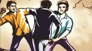 आलासमधील तरूणाला बेदम मारहाण वाहनांचीही तोडफोड