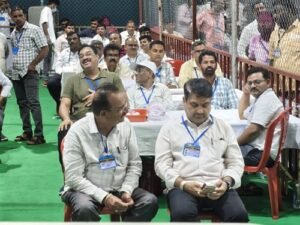 गोकुळ निवडणूक : मतमोजणीवेळी केंद्रावर काही काळ तणावाच वातावरण… शाब्दिक वादावादी