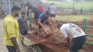 नागरी कृती समितीसह अडीचशे मल्लांनी केली खासबाग मैदानाची साफसफाई