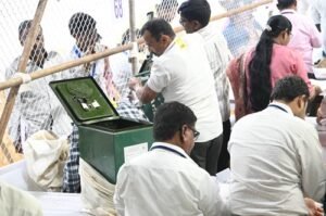 पुणे शिक्षक मतदार संघाच्या मतमोजणीत शिक्षकाची चिठ्ठी… शिक्षकांचा मोठा रोष